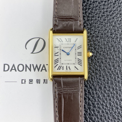 [까르띠에] 남성용 2025신상! 탱크 루이스 18K 옐우골드 38.1mm 악어가죽 오토매틱 무브먼트 화이트 다이얼 car69386