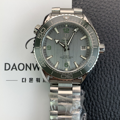 [오메가] 남성용 씨마스터 신제품 215.30.44.21.06.001 플래닛 오션 600m 코-액시얼 마스터 크로노미터 43.5mm 오토매틱 Cal.8900 타입 메탈줄 그레이 다이얼 omg0193