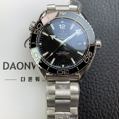 [오메가] 남성용 씨마스터 신제품 215.30.44.21.01.001 플래닛 오션 600m 코-액시얼 마스터 크로노미터 43.5mm 오토매틱 Cal.8900 타입 메탈줄 블랙 다이얼 omg0195