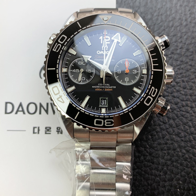 [오메가] 남성용 씨마스터 신제품 215.30.46.51.01.001 플래닛 오션 600m 코액시얼 마스터 크로노미터 45.5mm 크로노그래프 오토매틱 Cal.9900 타입 블랙 다이얼 omg0203