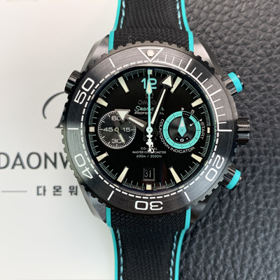 [오메가] 남성용 씨마스터 신제품 215.92.46.51.01.003 플래닛 오션 600m 코액시얼 마스터 크로노미터 45.5mm 크로노그래프 오토매틱 Cal.9900 타입 딥 블랙 다이얼 omg0205