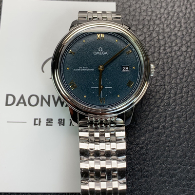 [오메가] 남성용 드빌 스몰 434.10.41.20.10.001 세컨즈 마스터 크로노미터 41mm 오토매틱 Cal.8802 타입 터쿼이즈 다이얼 omg0212