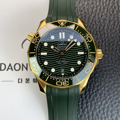 [오메가] 남성용 씨마스터 210.62.44.20.01.001 다이버 300M 마스터 코액시얼 42 문샤인 골드 오토매틱 Cal. 8801타입 그린 다이얼 omg0221