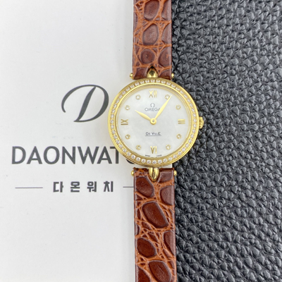 [오메가] 여성용 드빌 424.58.27.60.55.001 프레스티지 듀드롭 27.4mm 옐우골드 다이아몬드 쿼츠 무브먼트 화이트 자개 다이얼 omg0234