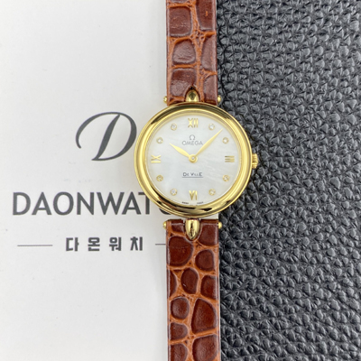 [오메가] 여성용 드빌 424.53.27.60.55.001 프레스티지 듀드롭 27.4mm 옐우골드 쿼츠 무브먼트 화이트 자개 다이얼 omg0235