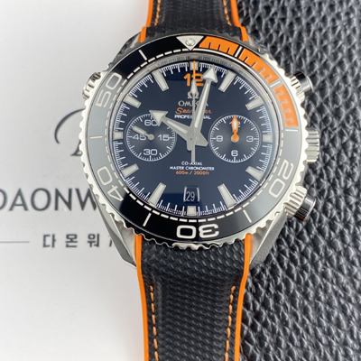 [오메가] 남성용 씨마스터 신제품 215.32.46.51.01.001 플래닛 오션 600m 코액시얼 마스터 크로노미터 45.5mm 크로노그래프 오토매틱 Cal.9900 타입 블랙 다이얼 omg0240
