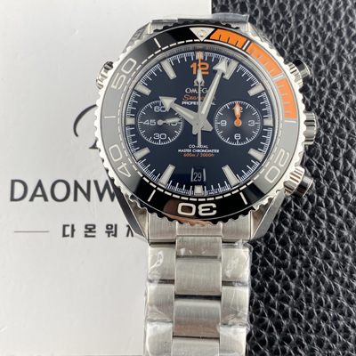 [오메가] 남성용 씨마스터 신제품 215.30.46.51.01.002 플래닛 오션 600m 코액시얼 마스터 크로노미터 45.5mm 크로노그래프 오토매틱 Cal.9900 타입 블랙 다이얼 omg0248