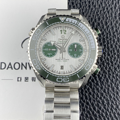 [오메가] 남성용 씨마스터 신제품 215.32.46.51.06.001 플래닛 오션 600m 코액시얼 마스터 크로노미터 45.5mm 크로노그래프 오토매틱 Cal.9900 타입 실버 다이얼 omg0256