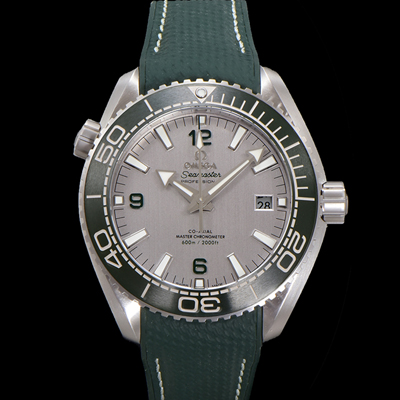 [오메가] 남성용 씨마스터 신제품 215.32.44.21.06.001 플래닛 오션 600m 코-액시얼 마스터 크로노미터 43.5mm 오토매틱 Cal.8900 타입 우레탄줄 그레이 다이얼 omg20251