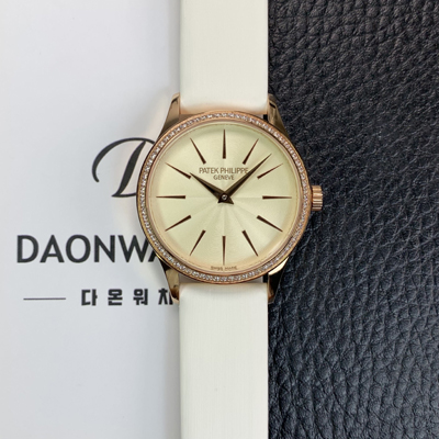 [파텍필립] 여성용 칼라트라바 4897R-010 나토천/가죽줄 18K 로즈골드 33mm 오토매틱 Cal.324 타입 크림 다이얼 pat2250