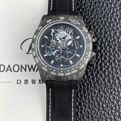 [로렉스]남성용 데이토나 DIW 포지드카본 커스텀 40미리 크로노그래프 오토매틱 Cal.4130 무브먼트 블랙 다이얼 rol5645
