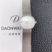 
[디올] 여성용 라디드 사틴 25mm 쿼츠 무브먼트 화이트 자게 다이얼 dio1010