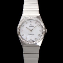 [오메가] 여성용 컨스틀레이션 131.15.28.60.55.001 다이아몬드 세팅 베젤 28mm 쿼츠 무브먼트 화이트 자개 다이얼 omg0145
