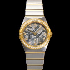 [오메가] 여성용 컨스틀레이션 131.25.28.60.99.002 옐로우골드 다이아몬드 세팅 베젤 28mm 쿼츠 무브먼트 메테오라이트 다이얼 omg0148