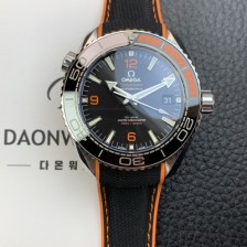 [오메가] 남성용 씨마스터 신제품 215.32.44.21.01.001 플래닛 오션 600m 코-액시얼 마스터 크로노미터 43.5mm 오토매틱 Cal.8900 타입 우레탄줄 블랙 다이얼 omg0191