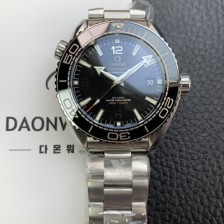 [오메가] 남성용 씨마스터 신제품 215.30.44.21.01.001 플래닛 오션 600m 코-액시얼 마스터 크로노미터 43.5mm 오토매틱 Cal.8900 타입 메탈줄 블랙 다이얼 omg0195