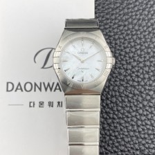 [오메가] 여성용 컨스틀레이션 맨해튼 131.10.28.60.05.001 쿼츠 Cal.4061무브먼트 28mm 화이트 자개 다이얼 omg0224