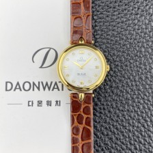 [오메가] 여성용 드빌 424.53.27.60.55.001 프레스티지 듀드롭 27.4mm 옐우골드 쿼츠 무브먼트 화이트 자개 다이얼 omg0235