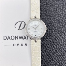 [오메가] 여성용 드빌 424.18.27.60.52.001 프레스티지 듀드롭 27.4mm 다이아몬드 쿼츠 무브먼트 화이트 자개 다이얼 omg0238