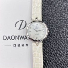 [오메가] 여성용 드빌 424.13.27.60.55.001 프레스티지 듀드롭 27.4mm 쿼츠 무브먼트 화이트 자개 다이얼 omg0239