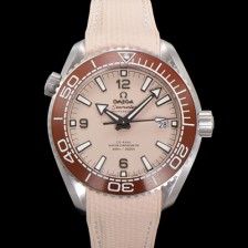 [오메가] 남성용 씨마스터 신제품 215.32.44.21.09.001 플래닛 오션 600m 코-액시얼 마스터 크로노미터 43.5mm 오토매틱 Cal.8900 타입 우레탄줄 베이지 다이얼 omg20250